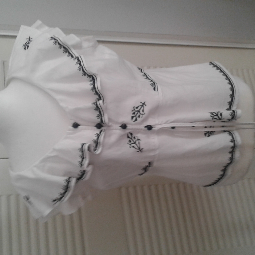 Marina Luna Linen and Rayon white Top